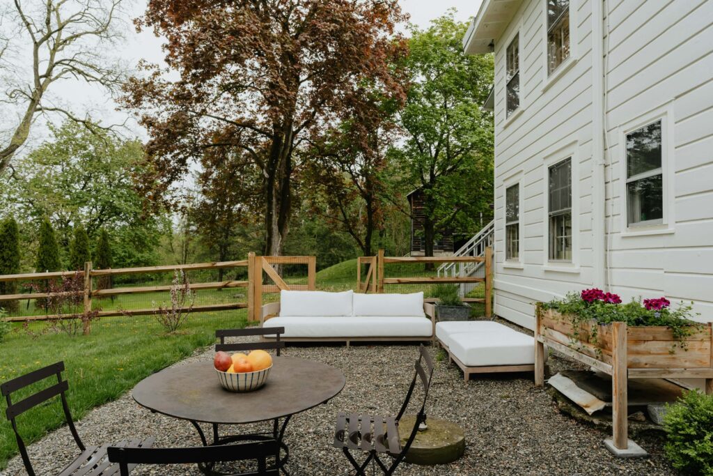 Northern Virginia seller comparing a discount real estate brokerage Northern Virginia option with a full-service 1% model.